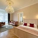 Stupartska Grand Apartmanhotel 4*